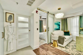 Slice of Paradise Steps to the Beach- California King Bedroom and Sofa Bed